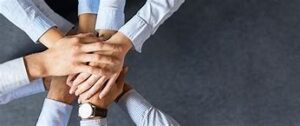 Des mains représentant l'union
